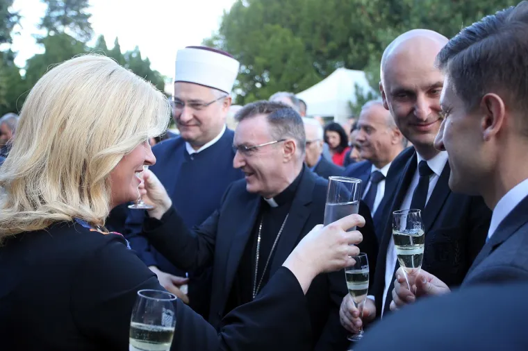 VELIKA FOTOGALERIJA: Evo kako je izgledao prijem kod predsjednice za Dan državnosti