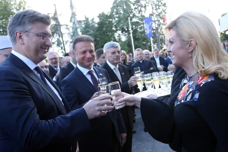 VELIKA FOTOGALERIJA: Evo kako je izgledao prijem kod predsjednice za Dan državnosti