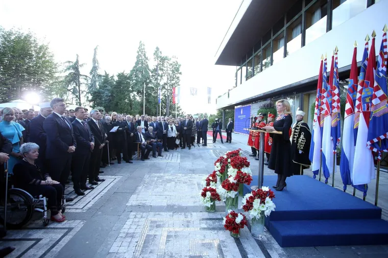 VELIKA FOTOGALERIJA: Evo kako je izgledao prijem kod predsjednice za Dan državnosti
