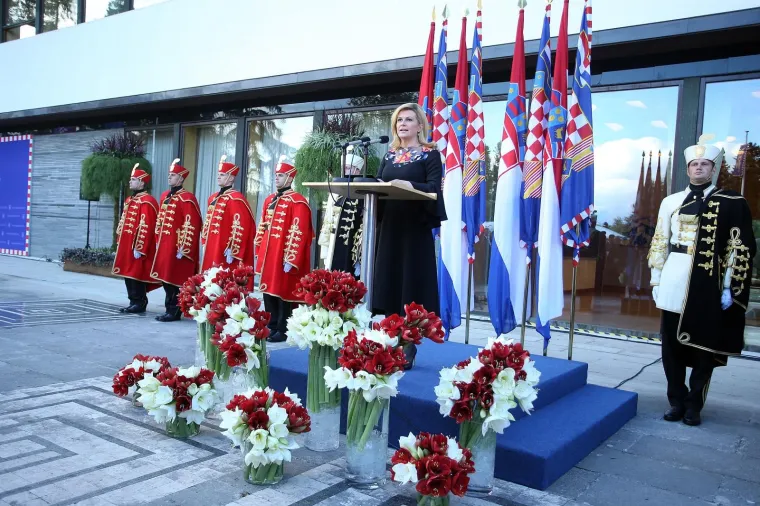 VELIKA FOTOGALERIJA: Evo kako je izgledao prijem kod predsjednice za Dan državnosti