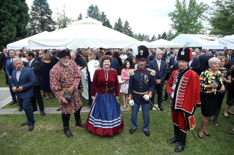 VELIKA FOTOGALERIJA: Evo kako je izgledao prijem kod predsjednice za Dan državnosti