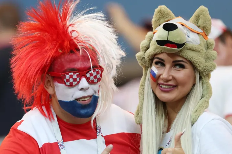 ATMOSFERA NA TRIBINAMA: Navijači bodre neporažene Vatrene