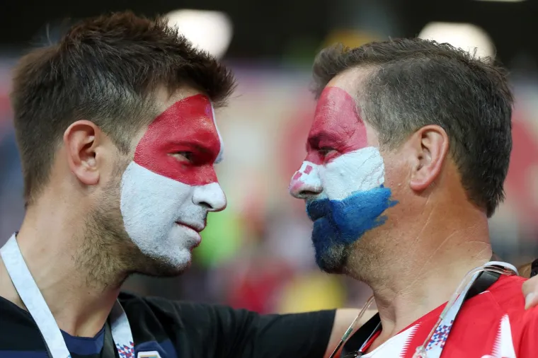 ATMOSFERA NA TRIBINAMA: Navijači bodre neporažene Vatrene