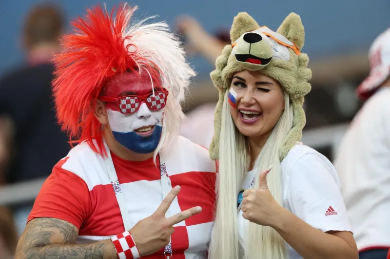 ATMOSFERA NA TRIBINAMA: Navijači bodre neporažene Vatrene