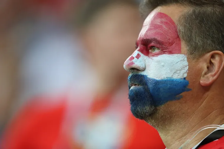 ATMOSFERA NA TRIBINAMA: Navijači bodre neporažene Vatrene