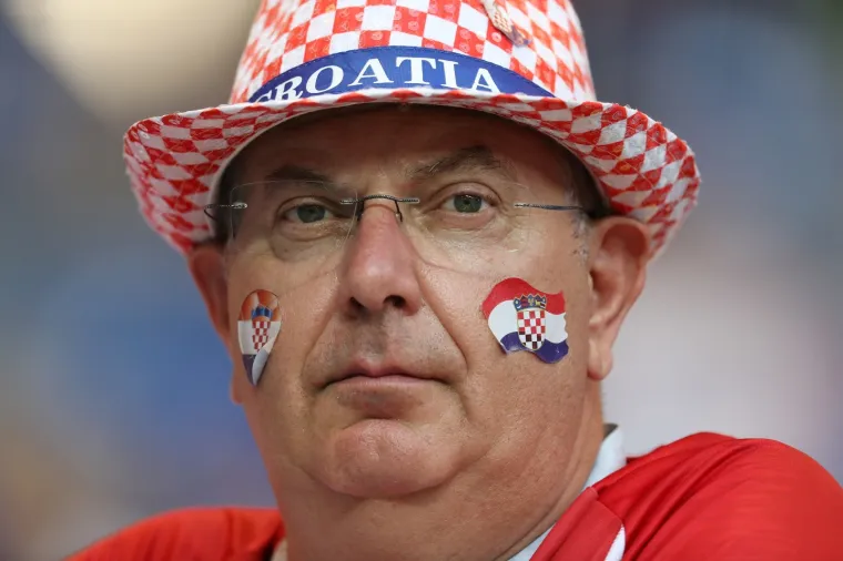 ATMOSFERA NA TRIBINAMA: Navijači bodre neporažene Vatrene