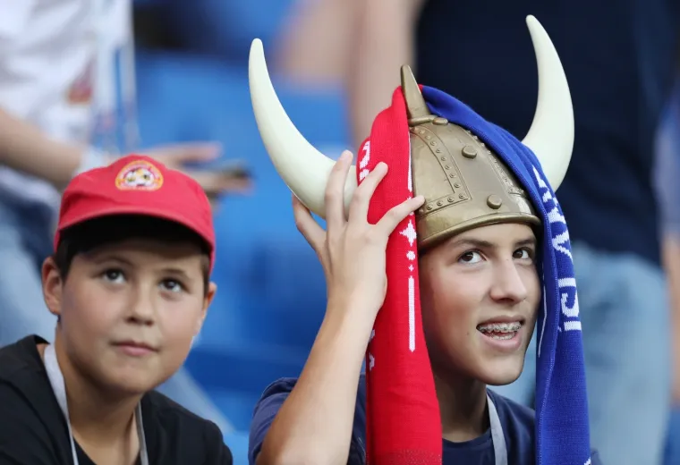 ATMOSFERA NA TRIBINAMA: Navijači bodre neporažene Vatrene