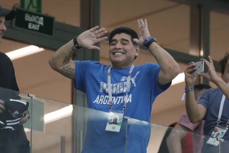Maradona opet divljao: Pokazivao srednji prst kada je Argentina zabila za prolazak