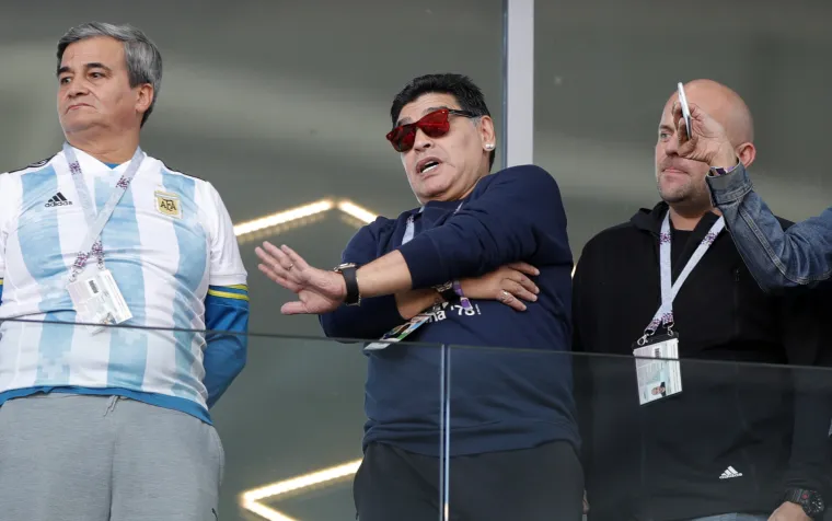 Maradona opet divljao: Pokazivao srednji prst kada je Argentina zabila za prolazak