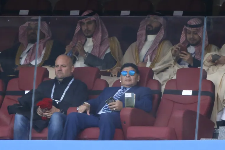 Maradona opet divljao: Pokazivao srednji prst kada je Argentina zabila za prolazak