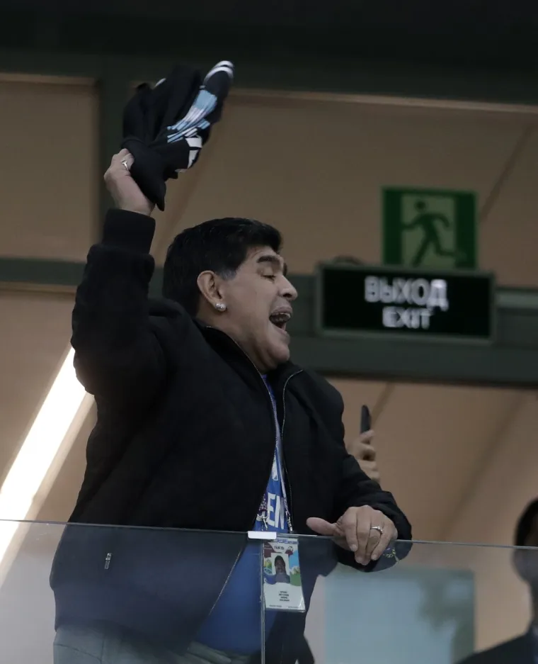 Maradona opet divljao: Pokazivao srednji prst kada je Argentina zabila za prolazak