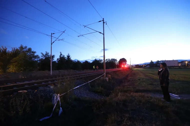 U naletu vlaka kod Sesveta poginula osoba