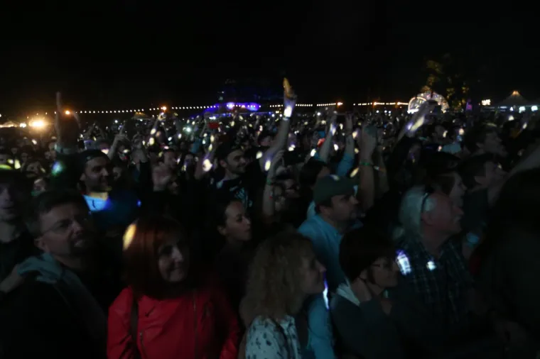 Pogledajte kako je bilo prve večeri festivala.