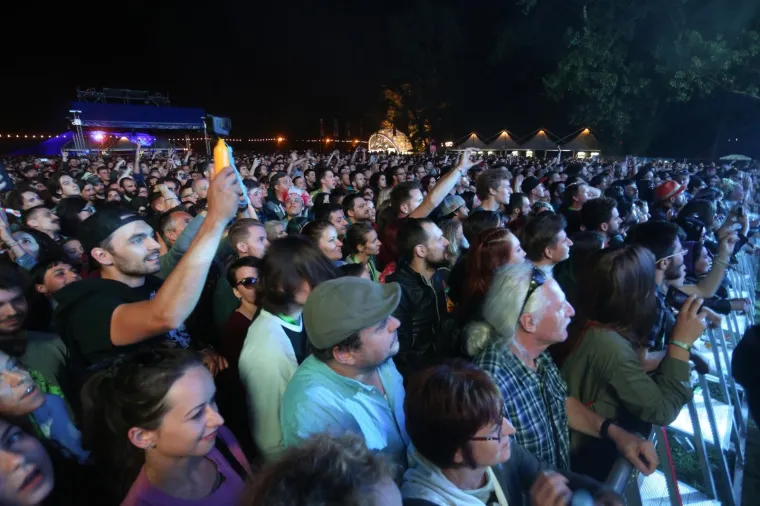 ZAPOČEO JE 13. INMUSIC FESTIVAL: Posjetitelji oduševljeni nastupom benda Queens of the Stone Age