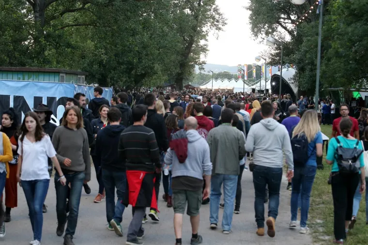 ZAPOČEO JE 13. INMUSIC FESTIVAL: Posjetitelji odu&scaron;evljeni nastupom benda Queens of the Stone Age