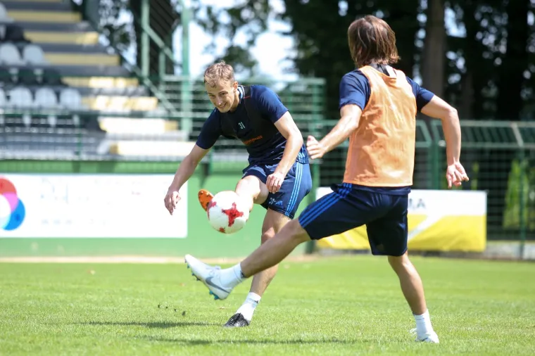 DOK VATRENI IGRAJU, DINAMOVCI SE PRIPREMAJU: Modri odradili trening u Moravskim Toplicama