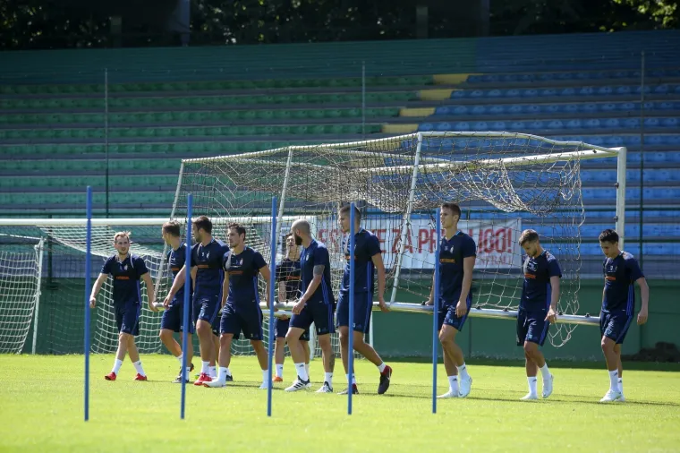 DOK VATRENI IGRAJU, DINAMOVCI SE PRIPREMAJU: Modri odradili trening u Moravskim Toplicama