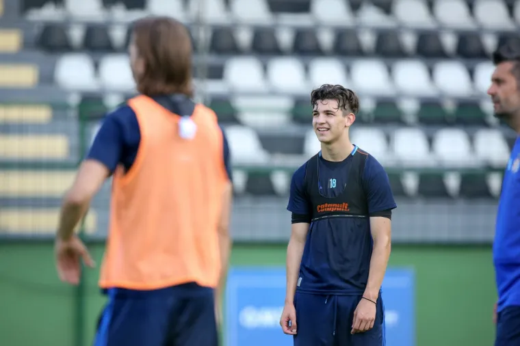 DOK VATRENI IGRAJU, DINAMOVCI SE PRIPREMAJU: Modri odradili trening u Moravskim Toplicama