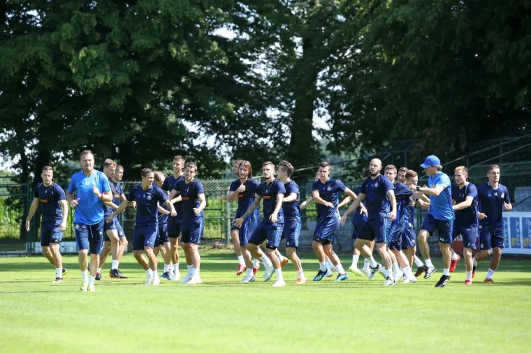 DOK VATRENI IGRAJU, DINAMOVCI SE PRIPREMAJU: Modri odradili trening u Moravskim Toplicama