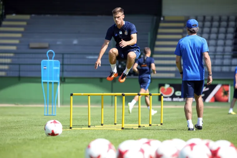 DOK VATRENI IGRAJU, DINAMOVCI SE PRIPREMAJU: Modri odradili trening u Moravskim Toplicama