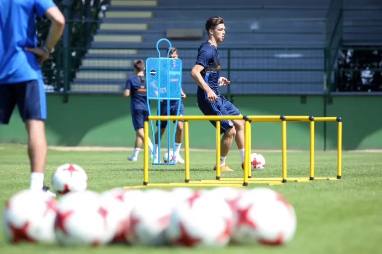 DOK VATRENI IGRAJU, DINAMOVCI SE PRIPREMAJU: Modri odradili trening u Moravskim Toplicama