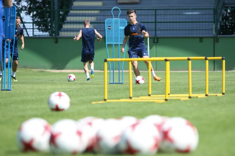 DOK VATRENI IGRAJU, DINAMOVCI SE PRIPREMAJU: Modri odradili trening u Moravskim Toplicama