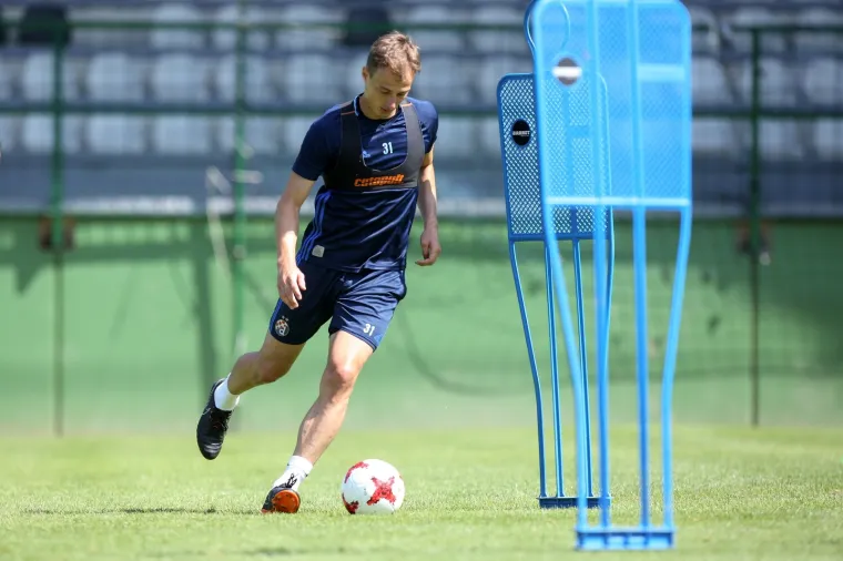 DOK VATRENI IGRAJU, DINAMOVCI SE PRIPREMAJU: Modri odradili trening u Moravskim Toplicama