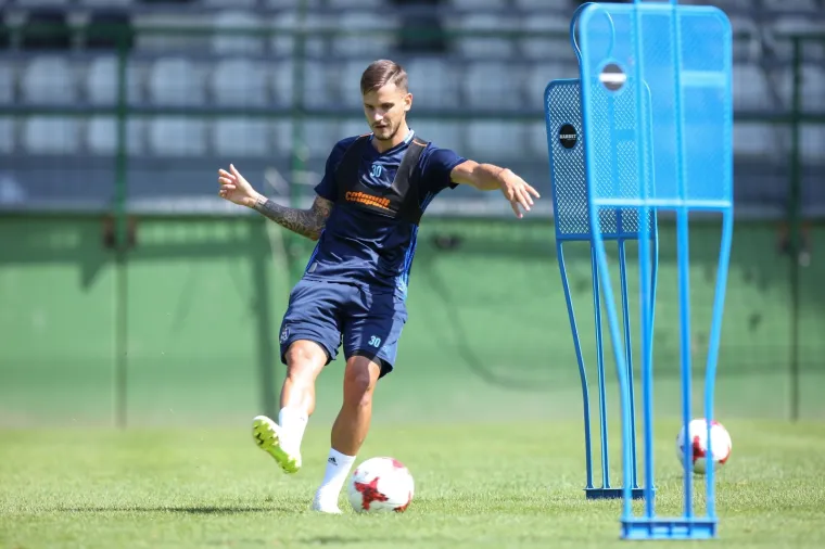 DOK VATRENI IGRAJU, DINAMOVCI SE PRIPREMAJU: Modri odradili trening u Moravskim Toplicama