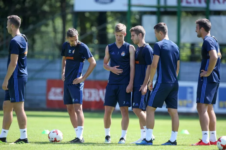 DOK VATRENI IGRAJU, DINAMOVCI SE PRIPREMAJU: Modri odradili trening u Moravskim Toplicama