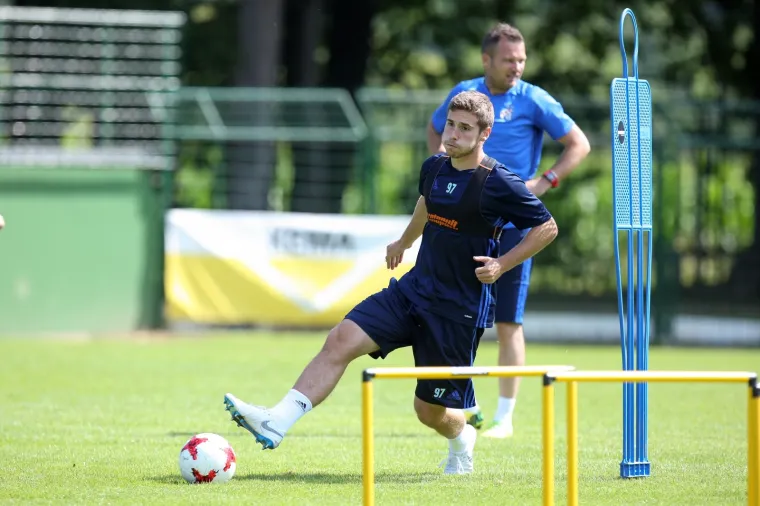 DOK VATRENI IGRAJU, DINAMOVCI SE PRIPREMAJU: Modri odradili trening u Moravskim Toplicama