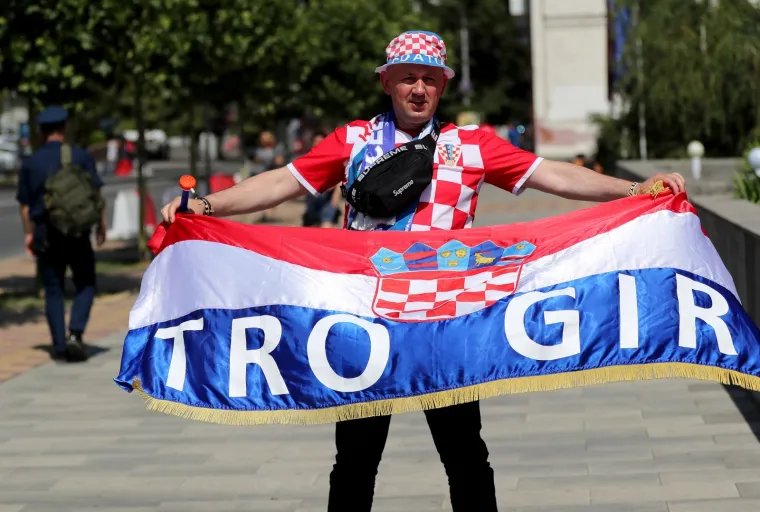 SPREMNI ZA VATRENU ATMOSFERU? ONI JESU! I Rostov na Donu obojan hrvatskim bojama, pogledajte raspoloženje navijača pred utakmicu