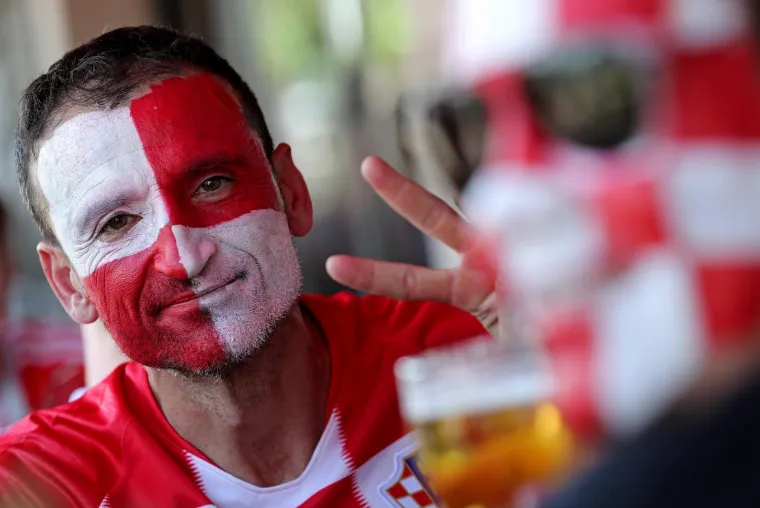 SPREMNI ZA VATRENU ATMOSFERU? ONI JESU! I Rostov na Donu obojan hrvatskim bojama, pogledajte raspoloženje navijača pred utakmicu