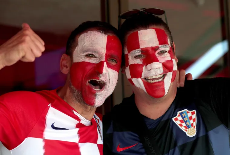 SPREMNI ZA VATRENU ATMOSFERU? ONI JESU! I Rostov na Donu obojan hrvatskim bojama, pogledajte raspoloženje navijača pred utakmicu