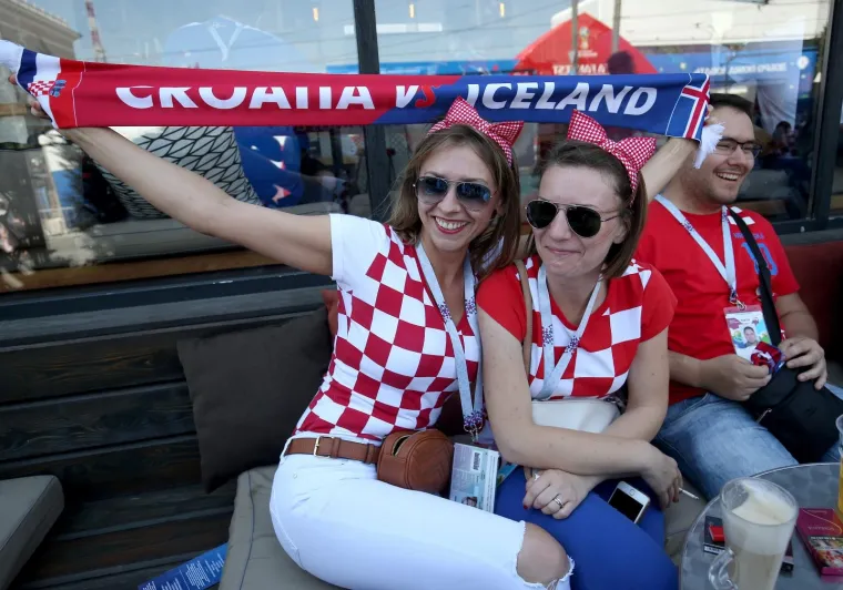 SPREMNI ZA VATRENU ATMOSFERU? ONI JESU! I Rostov na Donu obojan hrvatskim bojama, pogledajte raspoloženje navijača pred utakmicu