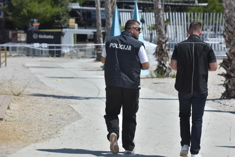 HOROR NA ZRĆU: Na plaži ubijen britanski državljanin, jo&scaron; dvojica ozlijeđena