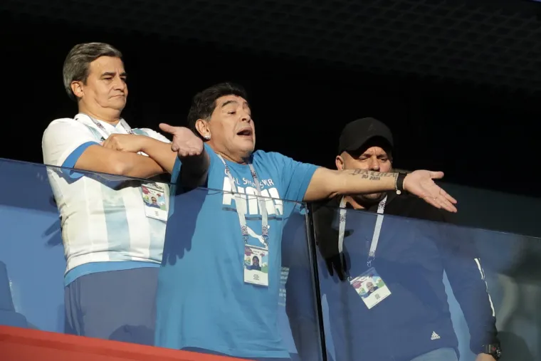 FOTO 90 minuta drame mu je bilo previ&scaron;e: Maradona zavr&scaron;io u bolnici, navodno jer mu je pozlilo