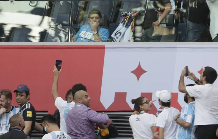FOTO 90 minuta drame mu je bilo previ&scaron;e: Maradona zavr&scaron;io u bolnici, navodno jer mu je pozlilo