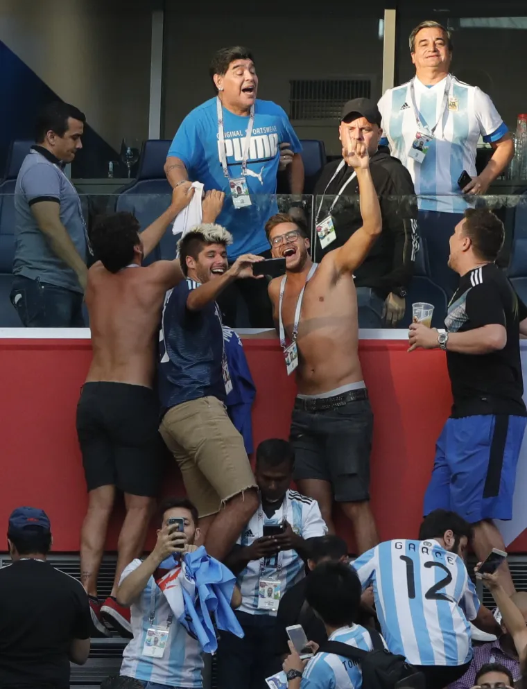 FOTO 90 minuta drame mu je bilo previ&scaron;e: Maradona zavr&scaron;io u bolnici, navodno jer mu je pozlilo