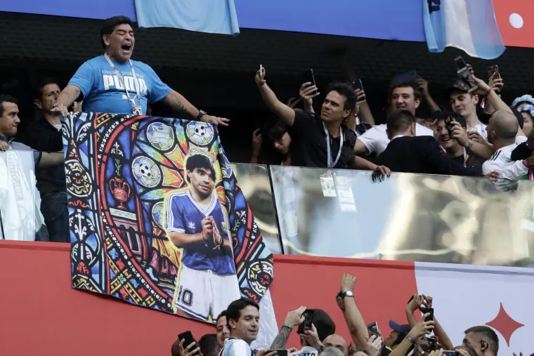 FOTO 90 minuta drame mu je bilo previ&scaron;e: Maradona zavr&scaron;io u bolnici, navodno jer mu je pozlilo