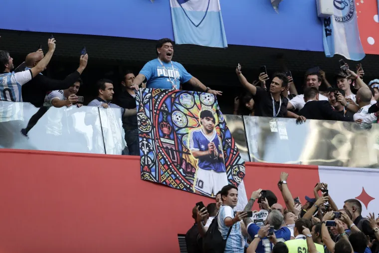 FOTO 90 minuta drame mu je bilo previ&scaron;e: Maradona zavr&scaron;io u bolnici, navodno jer mu je pozlilo