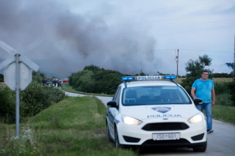 UŽAS KOD VINKOVACA: U požaru izgorjelo 1000 svinja