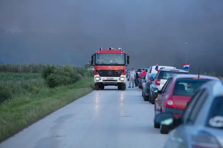 UŽAS KOD VINKOVACA: U požaru izgorjelo 1000 svinja