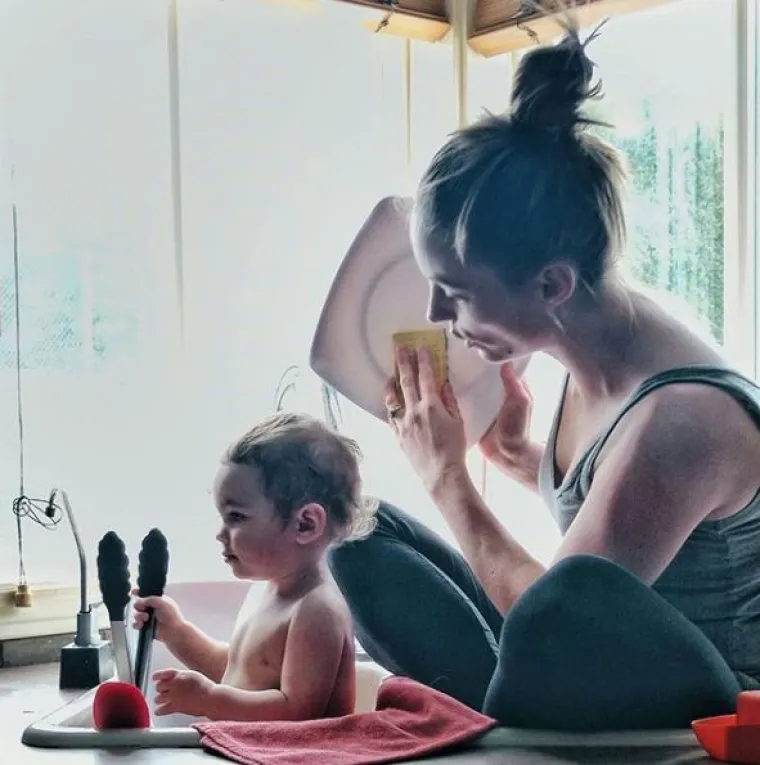 U svijetu punom 'savr&scaron;enih' roditelja, jedna mama pokazuje borbu s umorom kroz humor