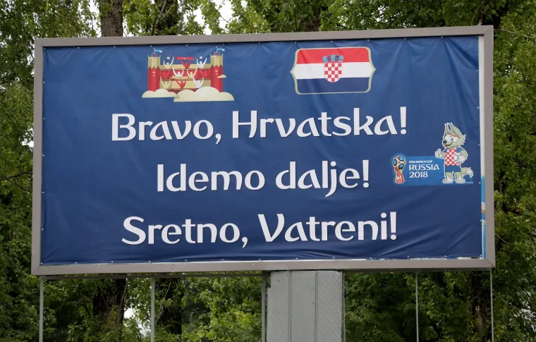 Poruke podr&scaron;ke Vatrenima dolaze sa svih strana, ovaj put s plakata na izlazu iz Ro&scaron;čina