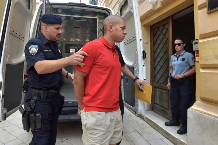 Zadar: Na Županijski sud priveden Douglas C. osumnjičen za ubojstvo britanskog državljanina na Zrću