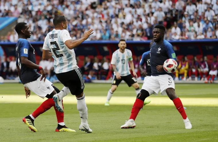 Sraz divova koji su mnogi očekivali u polufinalu ili finalu, s uzbuđenjem pratimo već na samom početku nokaut faze, ali kao i odgovor na pitanje koje postavlja cijeli svijet - može li Messi napokon biti pravi gazda na travnjaku, a ne samo u svlačionici.