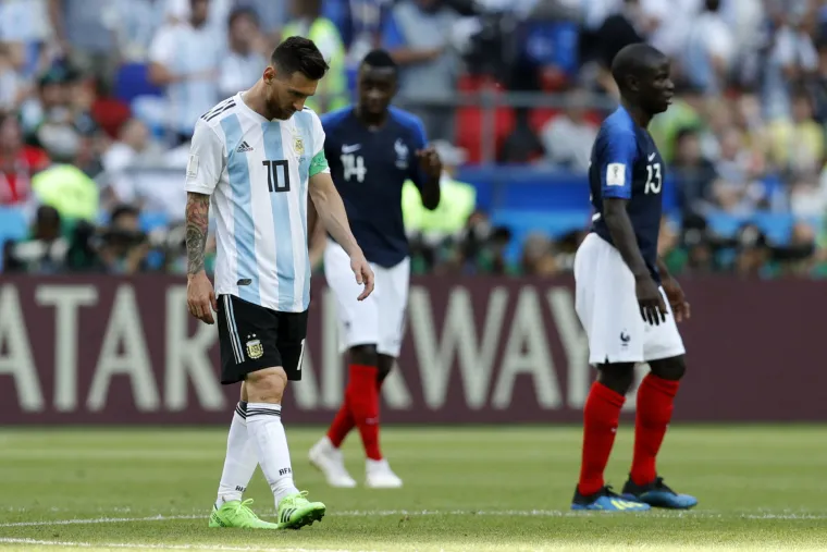 Sraz divova koji su mnogi očekivali u polufinalu ili finalu, s uzbuđenjem pratimo već na samom početku nokaut faze, ali kao i odgovor na pitanje koje postavlja cijeli svijet - može li Messi napokon biti pravi gazda na travnjaku, a ne samo u svlačionici.