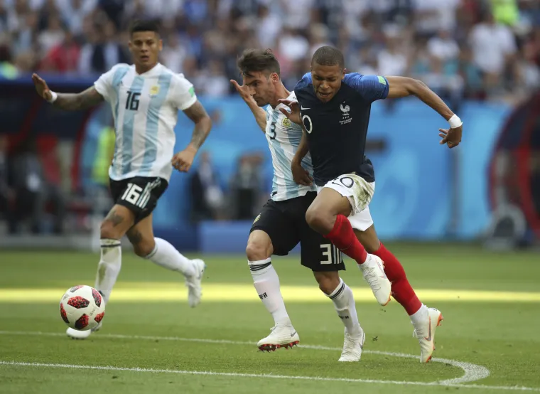 Sraz divova koji su mnogi očekivali u polufinalu ili finalu, s uzbuđenjem pratimo već na samom početku nokaut faze, ali kao i odgovor na pitanje koje postavlja cijeli svijet - može li Messi napokon biti pravi gazda na travnjaku, a ne samo u svlačionici.