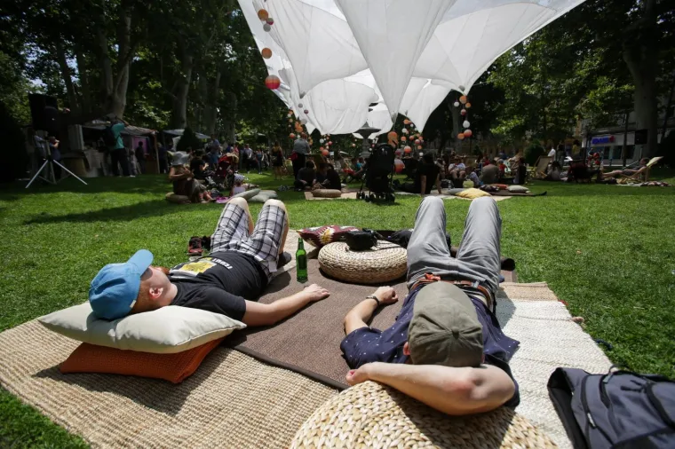 Ljetni ambijent Zagrebačkog mora knjiga privukao brojne posjetitelje