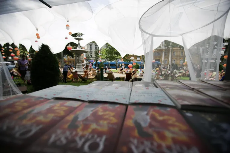 Ljetni ambijent Zagrebačkog mora knjiga privukao brojne posjetitelje